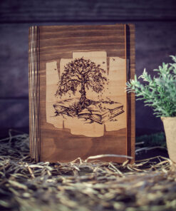 Agenda din lemn - model Copacul din carte - nuc inchis