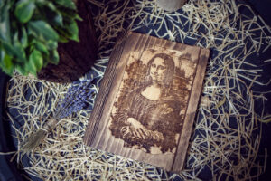 Agenda din lemn - model Mona Lisa