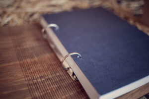 Agenda din lemn - model Lup - dream catcher