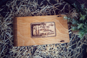 Cutie din lemn pentru stick USB + loc fotografii model 