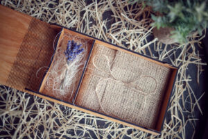 Cutie din lemn pentru stick USB + loc fotografii model 