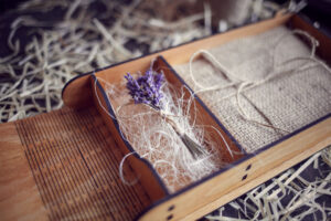 Cutie din lemn pentru stick USB + loc fotografii model "Leagan 2"