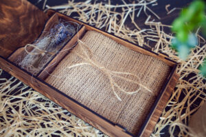 Cutie din lemn pentru stick USB + loc fotografii model 