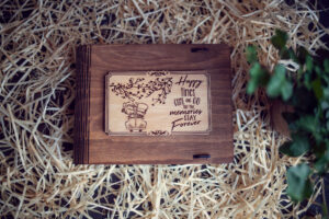 Cutie din lemn medie pentru stick USB - model Impreuna pentru totdeauna