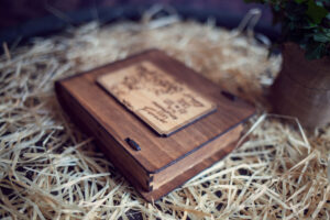 Cutie din lemn medie pentru stick USB - model Impreuna pentru totdeauna