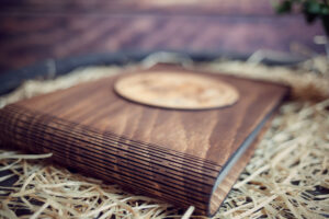 Album Foto / GuestBook cu coperti din lemn, VintageBox, model Proaspat casatoriti - Beautiful Memories