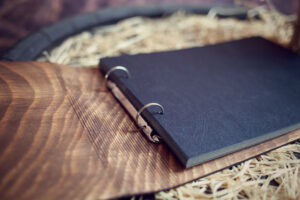 Album Foto / GuestBook cu coperti din lemn, VintageBox, model Proaspat casatoriti - Beautiful Memories