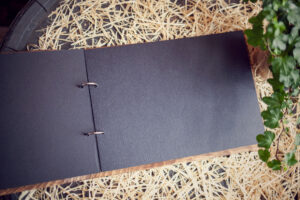 Album Foto / GuestBook cu coperti din lemn, VintageBox, model Proaspat casatoriti - Beautiful Memories