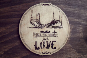 Alternative view of Album foto din lemn VintageBox realizat prin gravare model All you need is Love - Beautiful Memories