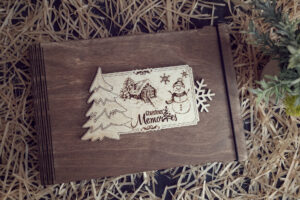 Alternative view of Album foto din lemn VintageBox realizat prin gravare model Omul de zapada - Christmas Memories