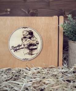 Album foto A5 din lemn, VintageBox, model Imbratisare – Beautiful Memories