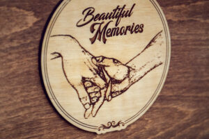 Album foto A5 din lemn, VintageBox, model Ia-ma de mana – Beautiful Memories