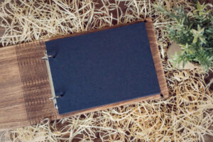 Album foto A5 din lemn, VintageBox, model Ia-ma de mana – Beautiful Memories