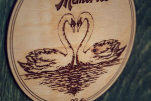 Album foto A5 din lemn, VintageBox, model Lebede – Beautiful Memories