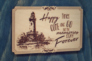 Album foto A5 din lemn, VintageBox, model Vechiul Far - Happy Time