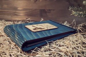 Album foto A5 din lemn, VintageBox, model Vechiul Far - Happy Time