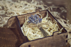 Cutie din lemn mica, VintageBox - model Tinandu-ne de mana – Happy Time