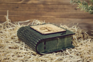 Cutie din lemn mica, VintageBox, model Copacul din carte – Happy Time