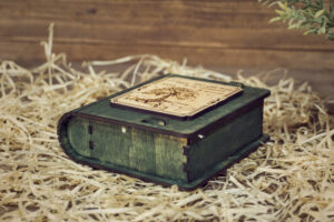 Cutie din lemn mica, VintageBox, model Copacul din carte – Happy Time