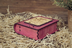 Cutie din lemn mica, VintageBox, model Ursuletul de pe luna (fetita) – Happy Time