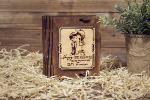 Cutie din lemn mica, VintageBox, model Totul pentru un sarut - Happy Time
