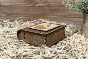 Cutie din lemn mica, VintageBox, model Fluturas - Beautiful Memories