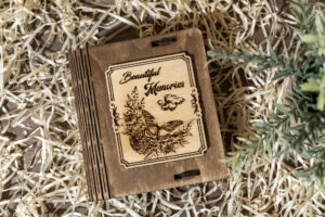 Cutie din lemn mica, VintageBox, model Fluturas - Beautiful Memories