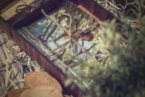 Cutie din lemn cu sertar VintageBox pentru stick USB si loc fotografii model 3 Wedding Name