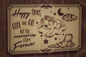 Album foto A5 din lemn, VintageBox, "Ursulet pe norisor (fetita)- Happy Time"