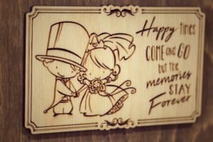 Album foto A5 din lemn, VintageBox, "Proaspat casatoriti - Happy Time"