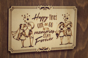 Album foto A5 din lemn, VintageBox, "Tineri casatoriti - Happy Time"