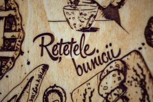 Agenda A5 din lemn, VintageBox, model Retele bunicii