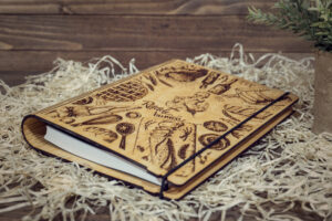 Agenda A5 din lemn, VintageBox, model Retele bunicii