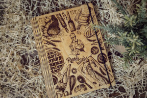 Agenda A5 din lemn, VintageBox, model Retele bunicii