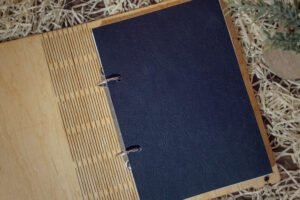 Agenda A5 din lemn, VintageBox, model Retele bunicii