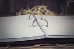 Agendă A5 din lemn, VintageBox, model Bufnita alba