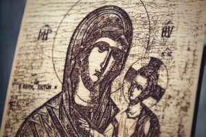 Icoana Maica Domnului cu pruncul, VintageBox, realizata prin gravare pe lemn