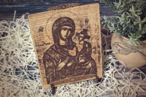Icoana Maica Domnului cu pruncul, VintageBox, realizata prin gravare pe lemn
