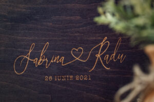 Album foto A4 din lemn, VintageBox, model Wedding Name Dark