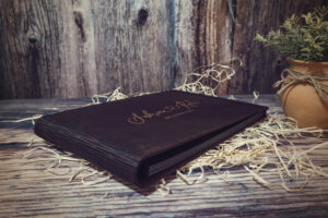 Album foto A4 din lemn, VintageBox, model Wedding Name Dark