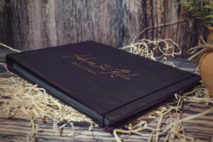 Album foto A4 din lemn, VintageBox, model Wedding Name Dark