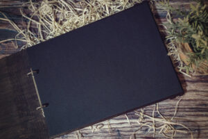 Album foto A4 din lemn, VintageBox, model Wedding Name Dark
