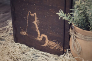 Agendă A5 din lemn, VintageBox, model Singur in Noapte- Colectia White on Black