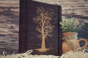 Agendă A5 din lemn, VintageBox, model Zbor in Noapte- Colectia White on Black