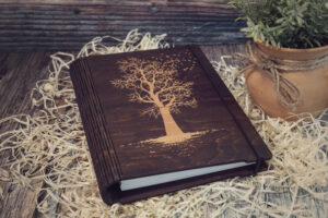 Agendă A5 din lemn, VintageBox, model Zbor in Noapte- Colectia White on Black