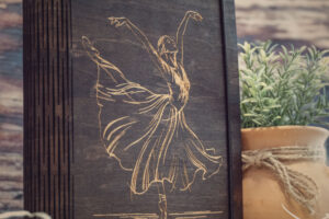 Agendă A5 din lemn, VintageBox, model Balerina - Colectia White on Black