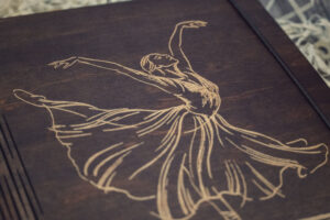 Agendă A5 din lemn, VintageBox, model Balerina - Colectia White on Black