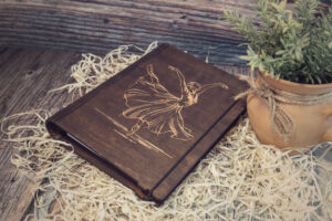 Agendă A5 din lemn, VintageBox, model Balerina - Colectia White on Black