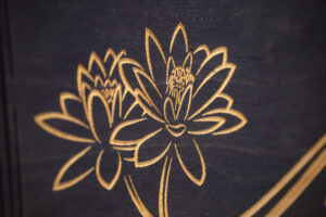 Album foto A5 din lemn, VintageBox, "floare de lotus - Beautiful memories" Dark