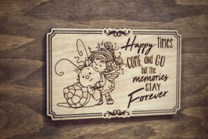 Album foto A5 din lemn, VintageBox, "Fetita si melcul - Happy Time"